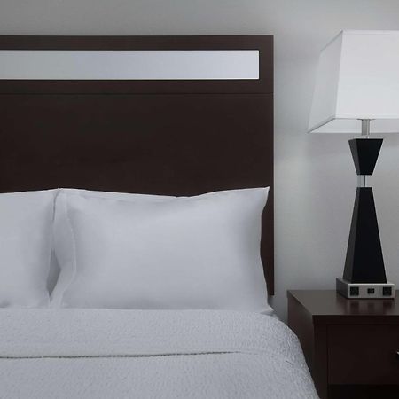 Hampton Inn Стейтсборо Екстер'єр фото