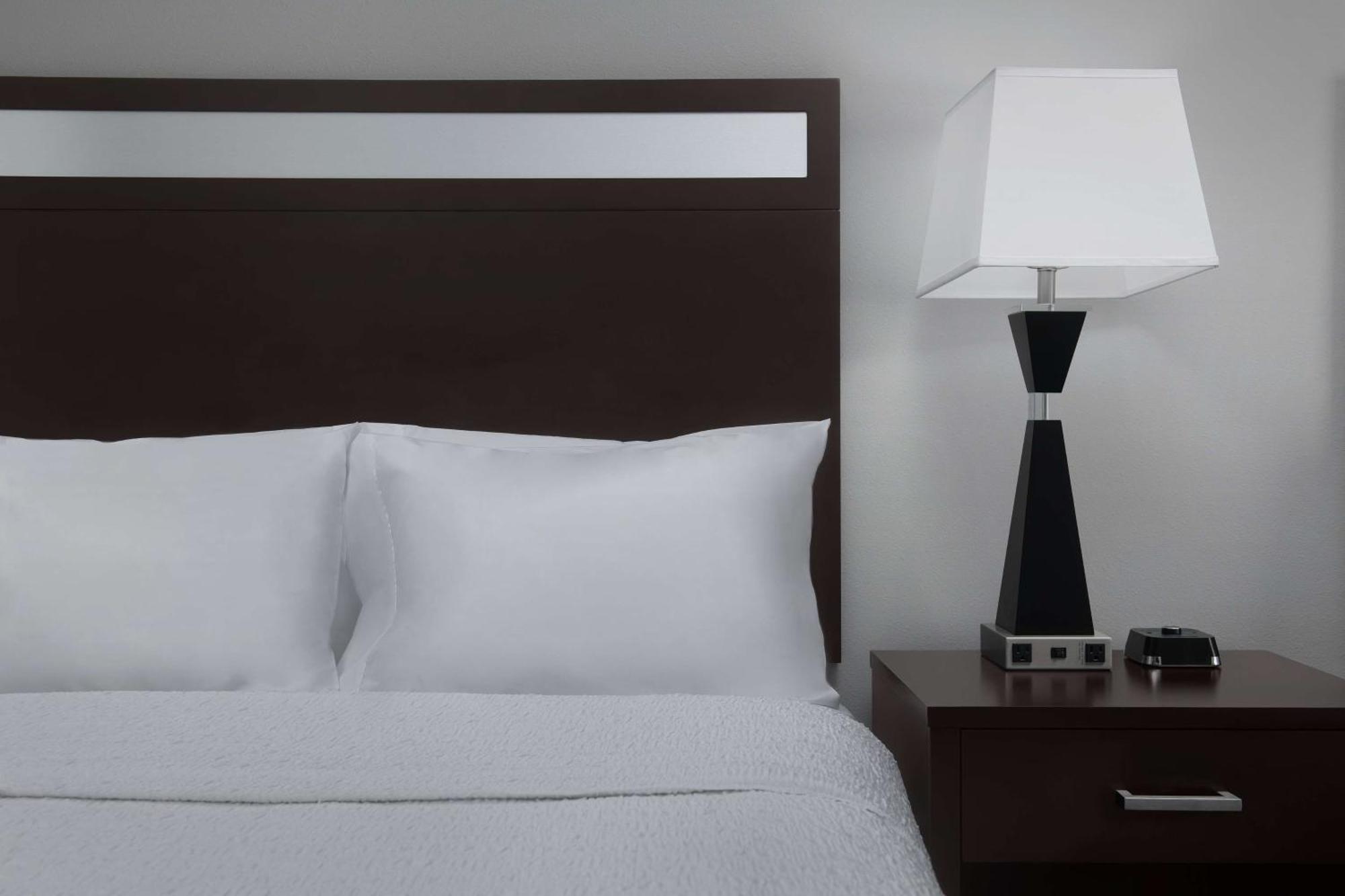 Hampton Inn Стейтсборо Екстер'єр фото