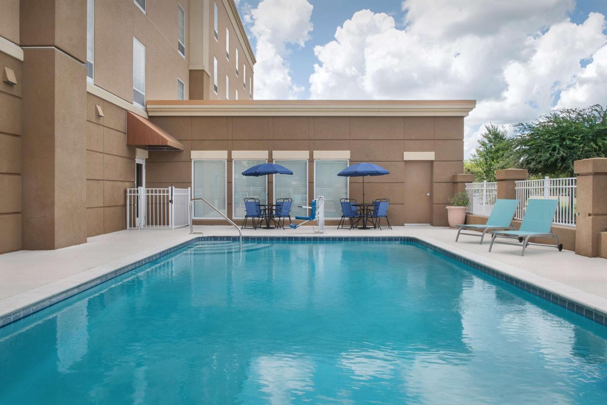Hampton Inn Стейтсборо Екстер'єр фото